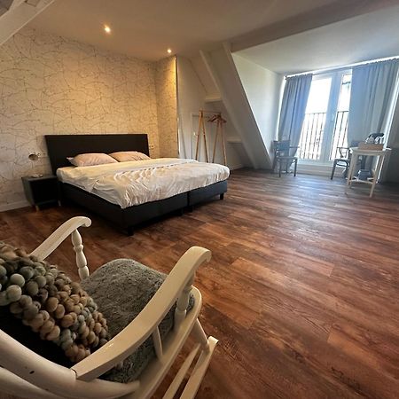Bed and Breakfast Eetcafe Punt Roelofarendsveen Esterno foto