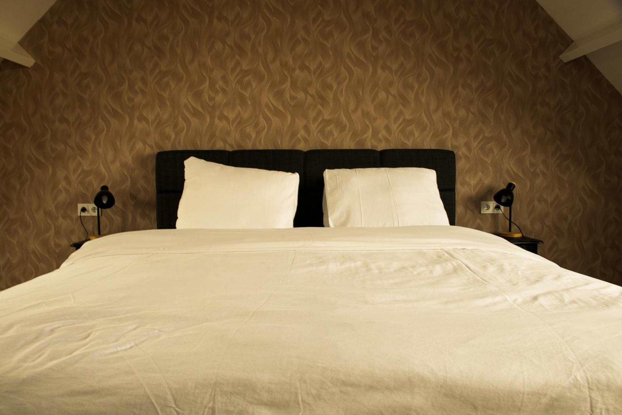 Bed and Breakfast Eetcafe Punt Roelofarendsveen Esterno foto